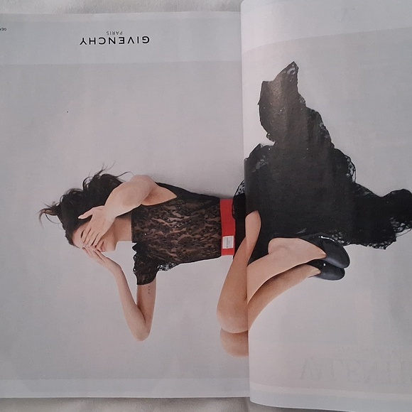 Vogue USA Magazine August 2025, Fearless Anne Hathaway - Picture 4 of 4